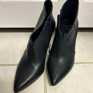 LIKE NEW JESSICA SIMPSON BOOTIES -SIZE 8